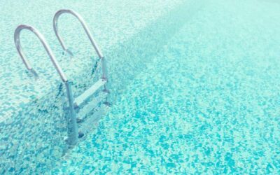 Línea de flotación de la piscina: ¿qué es y cómo limpiarla de forma efectiva?